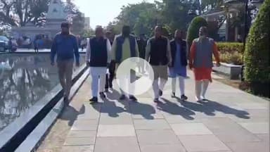 कांके: बिरसा मुंडा स्मृति उद्यान में भाजपा नेताओं ने भगवान बिरसा मुंडा की प्रतिमा पर पुष्पांजलि अर्पित की