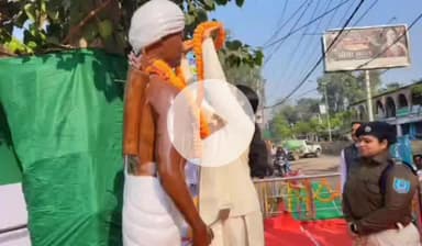 मेदिनीनगर (डालटनगंज): भगवान बिरसा मुंडा जयंती पर डीसी-एसपी ने स्टेशन रोड स्थित धरती आबा की प्रतिमा पर किया माल्यार्पण