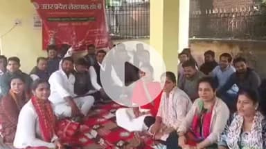 बांदा: उत्तर प्रदेश लेखपाल संघ ने 6 सूत्रीय मांगों को लेकर एक दिवसीय धरना प्रदर्शन किया, सिटी मजिस्ट्रेट को सौंपा ज्ञापन