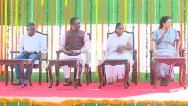 कांके: कांके रोड स्थित सीएम आवास में घाटशिला के नवनिर्वाचित विधायक ने सीएम से की मुलाकात