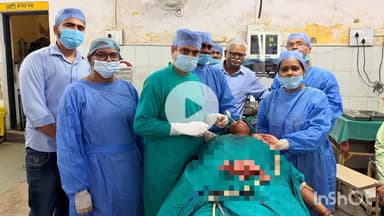 हरदोई: हरदोई मेडिकल कॉलेज के डॉक्टर्स ने गले से निकाला 800 ग्राम का विशालकाय ट्यूमर, मुफ्त ऑपरेशन से बचाई महिला की जान