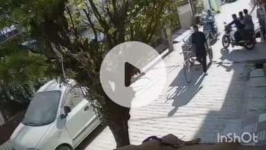 लखीमपुर: शिवपुरी में आवारा सांडों का कहर, बाइक सवार तीन छात्रों पर किया हमला, घायल हुए, CCTV फुटेज हुआ वायरल