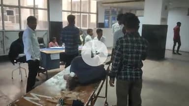 झालरापाटन: झालावाड़ के सीमावर्ती डूंगर गांव के पास सोयत रोड पर गाय से टकराकर बाइक सवार घायल, जिला अस्पताल में किया गया उपचार