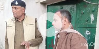 फतुहा: फतुहा पुलिस ने न्यायालय के आदेश पर धनरूआ में एक भगोड़े आरोपी के घर पर इश्तेहार चिपकाया