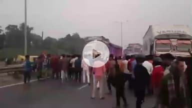 चंदौली: किदवई नगर के समीप अनियंत्रित ट्रक की चपेट में आया पैदल राहगीर, हालत नाजुक, आक्रोशित लोगों ने हाइवे पर किया चक्का जाम