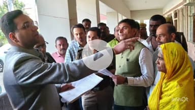 नौतनवा: महाराजगंज: नौतनवा तहसील में आमरण अनशन पर पहुंचे पूर्व विधायक अमन मणि, आश्वासन मिलने पर अनशन समाप्त किया