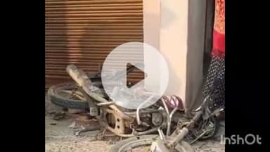 वाराणसी के कैंट थाना क्षेत्र के जिला रोड पर स्थित सनबीम वरना के पास हुआ एक्सीडेंट