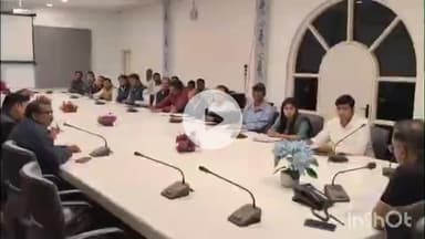 शाहजहांपुर: जिलाधिकारी ने कहा, बीएलओ रोजाना 100 गणना प्रपत्रों का डिजिटाइजेशन करें, 30 नवंबर तक शत-प्रतिशत लक्ष्य पूरा करें