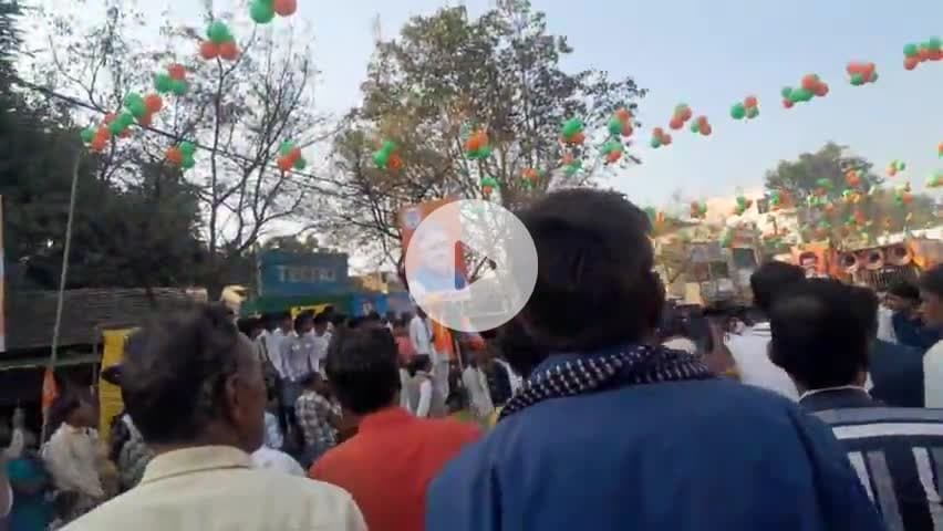 डाक्टर मोहन जी यादव मक्सी मे आए ओर उनका 
स्वागत आभिनंदन किया