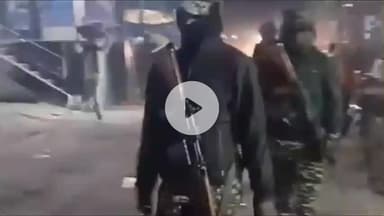 घोसी: CAPF पुरुष एवं महिला जवानों द्वारा घोसी थाना क्षेत्र में फ्लैग मार्च और एरिया डॉमिनेशन किया गया