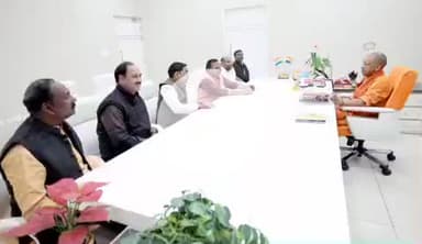 बीसलपुर: लखनऊ में मुख्यमंत्री योगी आदित्यनाथ से मिले पूरनपुर के भाजपा विधायक बाबू राम पासवान, उठाया सड़क निर्माण का मुद्दा