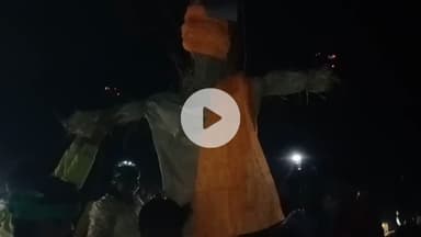 कांके: ग्राम चौरासी मनेर में बिहार में वोट चोरी के विरोध में चुनाव आयोग ज्ञानेश कुमार का पुतला दहन किया गया राजद नेता गौरी शंकर