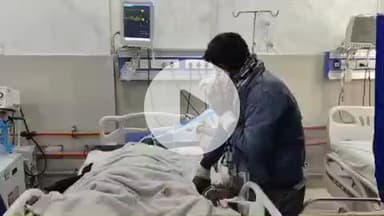 झालरापाटन: खोद मार्ग पर बाइक गड्ढे में गिरने से युवक गंभीर रूप से घायल