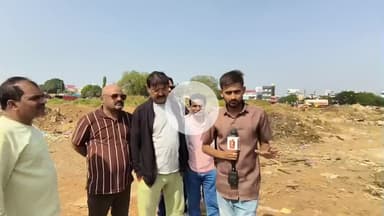 दुर्ग: भिलाई नगर निगम अंतर्गत फरीद नगर में हो रही गंदगी के खिलाफ पार्षद बैठे धरने पर