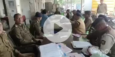 फतुहा: थानाध्यक्ष सदानंद साह ने थाना परिसर में अधिकारियों के साथ की समीक्षा बैठक
