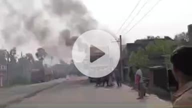 कोईलवर: जमालपुर बाजार के समीप बिजली के तार की चपेट में आने से कंटेनर में लगी आग, चालक झुलस गया