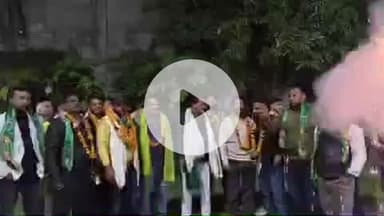 झांसी: एआईएमआईएम ने बिहार विधानसभा चुनाव में पांच सीट जीतने के बाद, पार्टी कार्यकर्ताओं ने झांसी में मनाया जश्न और की आतिशबाजी