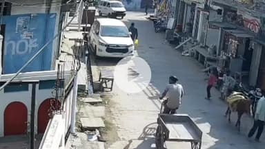 बहराइच: शीबा हबीब हॉस्पिटल के पास अनियंत्रित वैन ने 10 वर्षीय मासूम को रौंदा, CCTV फुटेज आया सामने