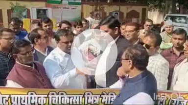 बांदा: प्राइवेट प्राथमिक चिकित्सा मित्र मेडिकल सोसायटी ने विभिन्न मांगों को लेकर PM और CM को ज्ञापन DM को सौंपा