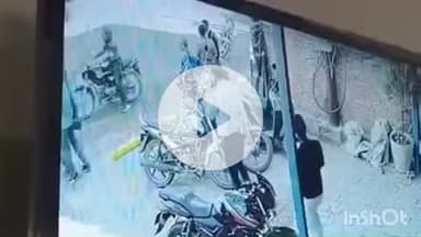 लखीमपुर: राजापुर चौराहे पर रोडवेज कर्मियों की दबंगई, बाइक हटाने को लेकर युवक को पीटा, वारदात CCTV कैमरे में कैद