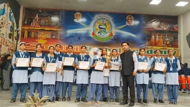 सुदिती ग्लोबल एकेडमी में प्रबंध निदेशक डॉ लव मोहन ने क्विज एवं खो खो प्रतियोगिता के विजयी खिलाड़ियों को किया सम्मानित।