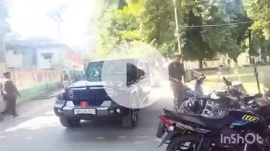 लखीमपुर: कलेक्ट्रेट परिसर में कानून का सायरन मौन, ब्लैक फिल्म लगी थार फर्राटा भर रही, यातायात माह में उड़ी नियमों की धज्जियाँ