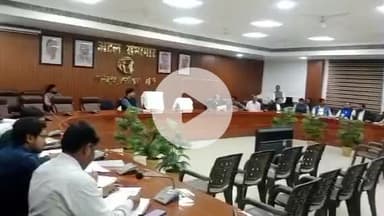 लखीमपुर: मतदाता सूची के विशेष प्रगाढ़ पुनरीक्षण पर डीएम ने आज कलेक्ट्रेट के अटल सभागार में की बैठक