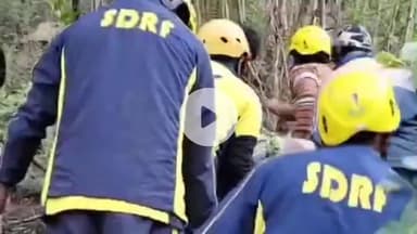 टिहरी: कोटी कॉलोनी के आगे मद्रासी कॉलोनी के पास ट्रक खाई में गिरा, एसडीआरएफ ने घायल को किया रेस्क्यू