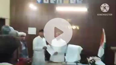 सोनीपत: नगर निगम सोनीपत में कूड़ा उठाने वाली गाड़ियों के ड्राइवर और हेल्परों का नगर निगम कार्यालय के सामने प्रदर्शन