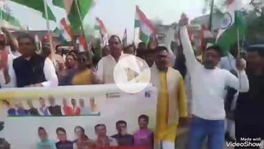 मिर्ज़ापुर: सरदार पटेल चौराहा से सरदार वल्लभभाई पटेल की 150वीं जन्म शताब्दी पर निकाली गई एकता पदयात्रा, तिरंगा लेकर निकले छात्र