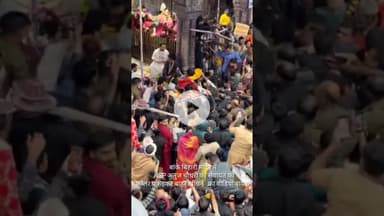 मथुरा के बांके बिहारी मंदिर में ASP अनुज चौधरी का रवैया सवालों में सेवायत को कॉलर पकड़कर वीडियो