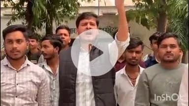 वाराणसी में महात्मा गांधी काशी विद्यापीठ के छात्रों ने किया विरोध प्रदर्शन