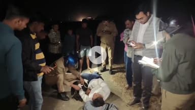 गंगा एक्सप्रेसवे पर कौशिया के पास हुए भीषण हादसे में कार सवार दो लोग गंभीर रूप से घायल