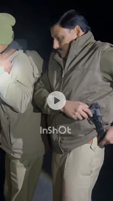 सफीपुर: सफीपुर के आसीवन थाना क्षेत्र में पुलिस मुठभेड़ में दो इनामी बदमाश गिरफ्तार, चेकिंग के दौरान पुलिस ने पैर में मारी गोली