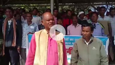 सिमडेगा: अल्बर्ट एक्का स्टेडियम में नन बैंकिंग पीड़ित मंच द्वारा बैठक का आयोजन