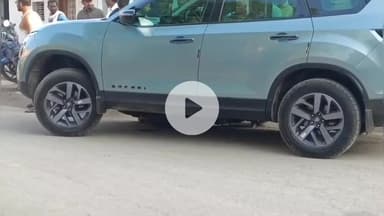 कोंडागांव: कोंडागांव नगर में बड़ा सड़क हादसा, विधायक निवास के पास गुप्ता चौक में टाटा सफारी ने बाइक को कुचला, बाइक सवार बाल-बाल बचा