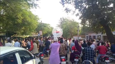 जतारा: जतारा रोड पर किसानों का जाम, बोले- सुबह से लाइन में लगे, फिर कहा डीएपी खत्म!