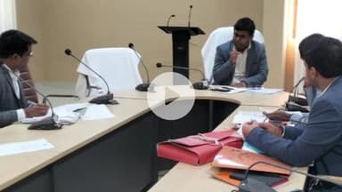 रामपुर: संत शिरोमणि रविदास सर्किट हाउस में खाद्य एवं राजस्व विभाग के प्रमुख सचिव ने अधिकारियों के साथ की समीक्षा बैठक