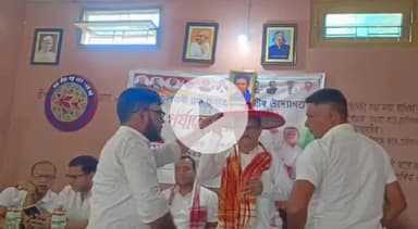 চেঙা: চেঙাৰ ৰাজীৱ ভৱনত দলীয় সতীৰ্থৰ সৈতে অসম প্রদেশ কংগ্রেছ কমিটিৰ উপ সভাপতি জয়ন্ত কলিতাৰ মতবিনিময়
