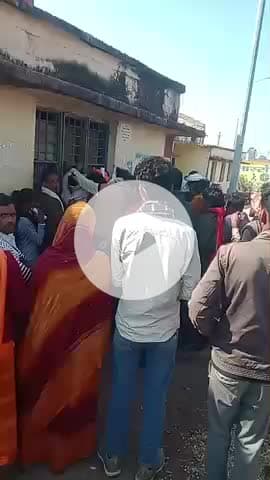 aron tahsil mein uriya khad ko lekar Kisan pareshan