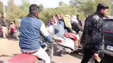 बीना: ख़िमलसा रोड बेलई तिराहा के पास तेज रफ्तार कार ने बाइक सवार तीन लोगों को मारी टक्कर, अस्पताल में भर्ती