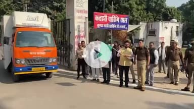 रामपुर: जिलाधिकारी अजय कुमार द्विवेदी ने कलेक्ट्रेट परिसर से फूड सेफ्टी मोबाइल वैन को हरी झंडी दिखाकर रवाना किया