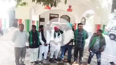 लखीमपुर: लखीमपुर खीरी जिले में खण्डसारी क्रेशर बंद होने से गन्ना किसानों में मचा हाहाकार, किसान नेताओं ने डीएम को सौंपा ज्ञापन