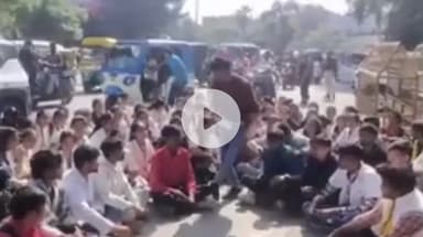 इंदौर: इंदौर कलेक्टर कार्यालय में नर्सिंग छात्रों का प्रदर्शन, कॉलेज फीस में राहत की मांग