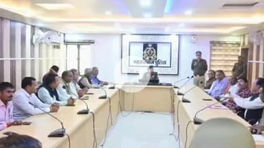 महाराजगंज: SP कार्यालय में व्यापारियों के साथ SP ने की बैठक, सुरक्षा व्यवस्था मजबूत करने पर दिया जोर