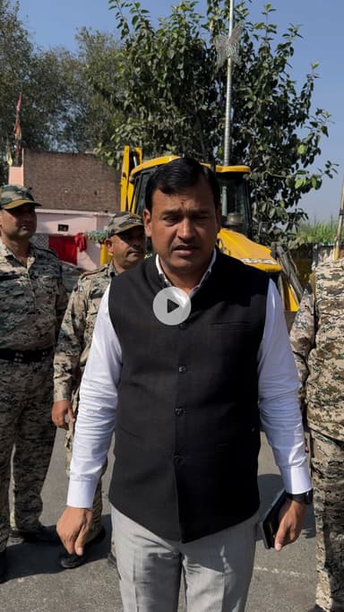 शाहजहांपुर: नगर निगम ने अवैध होर्डिंग हटाने के लिए चलाया अभियान, नगर आयुक्त ने दी जानकारी