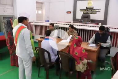 झाबुआ: झाबुआ में कलेक्टर द्वारा जनसुनवाई का आयोजन, आवेदनों के निराकरण के निर्देश