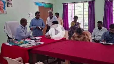 పెన్‌పహాడ్: సాదా బైనామా దరఖాస్తులను వెంటనే పరిష్కరించాలి:పెనపహాడ్ తాసిల్దార్ కార్యాలయంలో ఆర్డీవో వేణుమాధవ్ సూచన