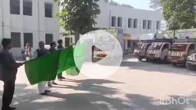 बहराइच: कृषि भवन परिसर से संयुक्त कृषि निदेशक देवीपाटन मंडल ने प्रचार वाहनों को रवाना किया