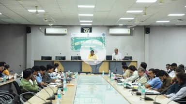 कोंडागांव: कोंडागांव कलेक्टर ने जिला कार्यालय में समय-सीमा बैठक में योजनाओं की समीक्षा की, नशा मुक्ति की शपथ दिलाई